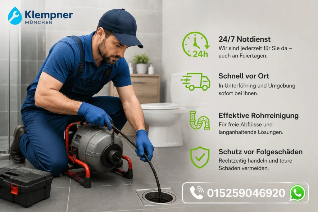 Fachmann entfernt eine Rohrverstopfung mit professionellem Gerät.