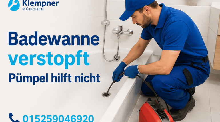 Professioneller Klempner beseitigt eine Verstopfung in der Badewanne mit Spezialwerkzeug.