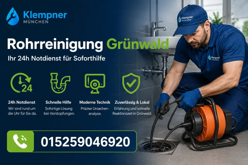 Klempner bei der Reinigung eines verstopften Abflusses in München.