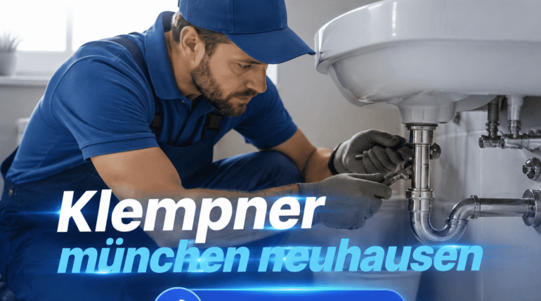 Fachmann bei der Reparatur von Wasserleitungen im Bad